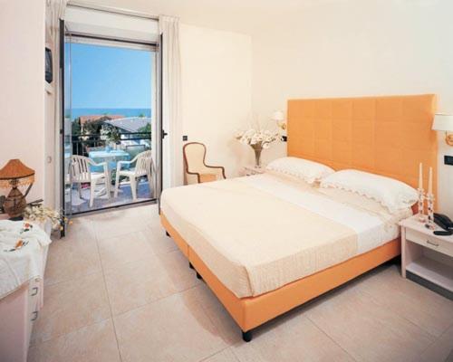 Hotel Ducale Cattolica Exterior photo